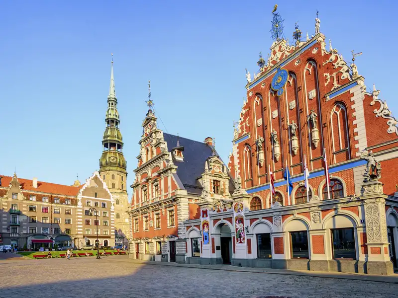 Zehn Tage, drei Länder: Entdecken Sie mit Ihrem Marco Polo Scout Litauen, Lettland und Estland zwischen Mittelalter und Internetcafés, Wäldern mit Wölfen und Bären und Bernsteinstränden. In Riga die prunkvollen Gebäude der Handelszeit und das berühmte Schwarzhäupterhaus.