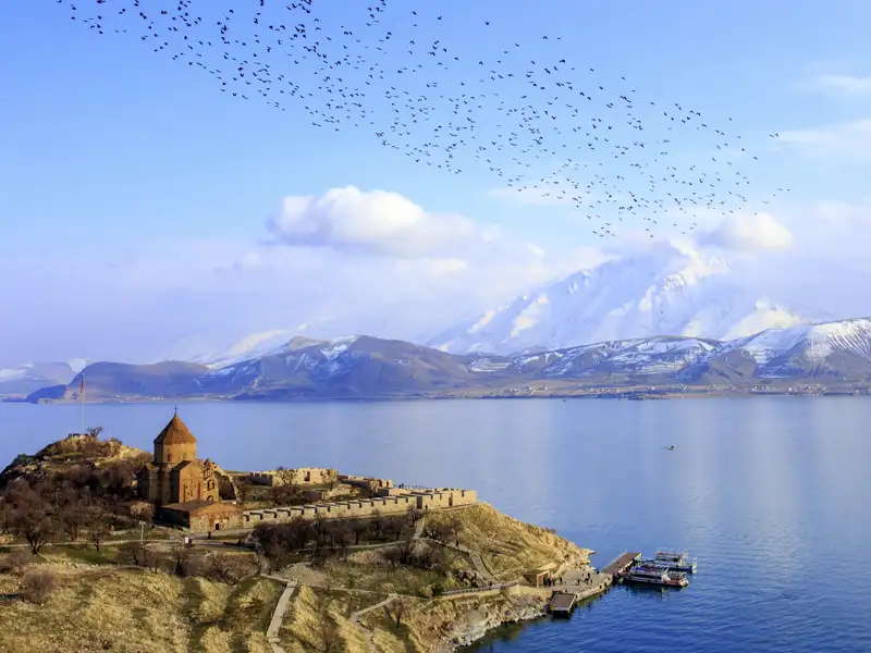 Ein Höhepunkt ganz am Ende unserer Rundreise mit Marco Polo durch die Osttürkei ist das Kloster Achtamar mit seiner einmaligen Lage auf einer Insel im Vansee.