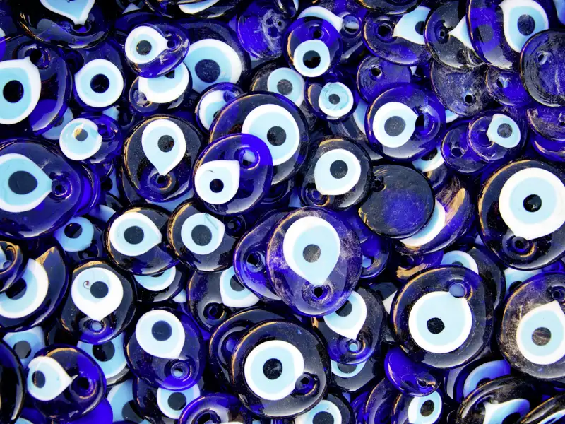 Vielleicht erstehen Sie während Ihrer individuellen Reise nach Istanbul und Kappadokien auf dem Basar ein Nazar-Amulett, das vor dem Bösen Blick schützen soll?