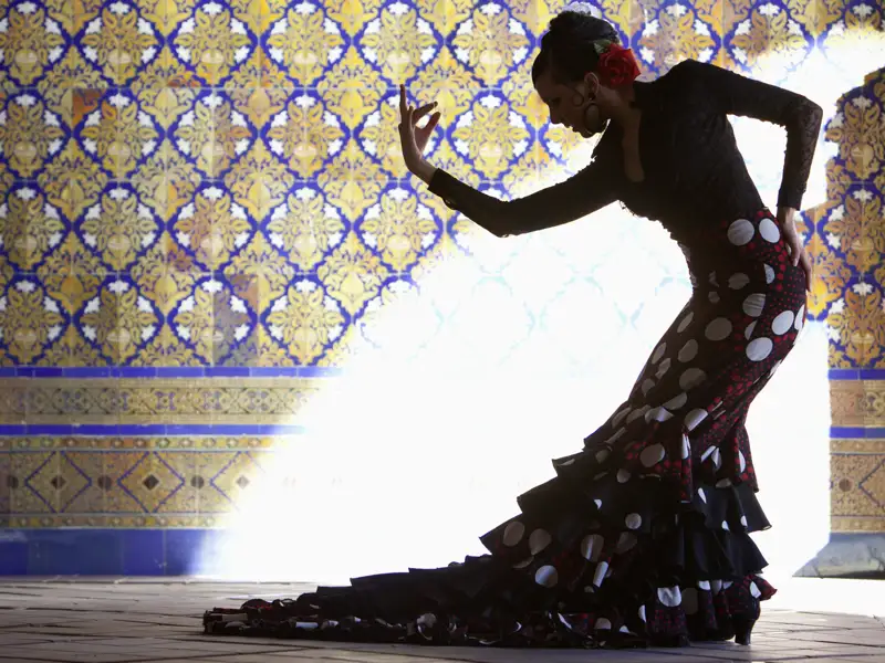 Auf Ihrer individuellen Rundreise im Mietwagen durch Andalusien bewundern Sie die Kunst des Flamencos und der andalusischen Kachelmalerei.