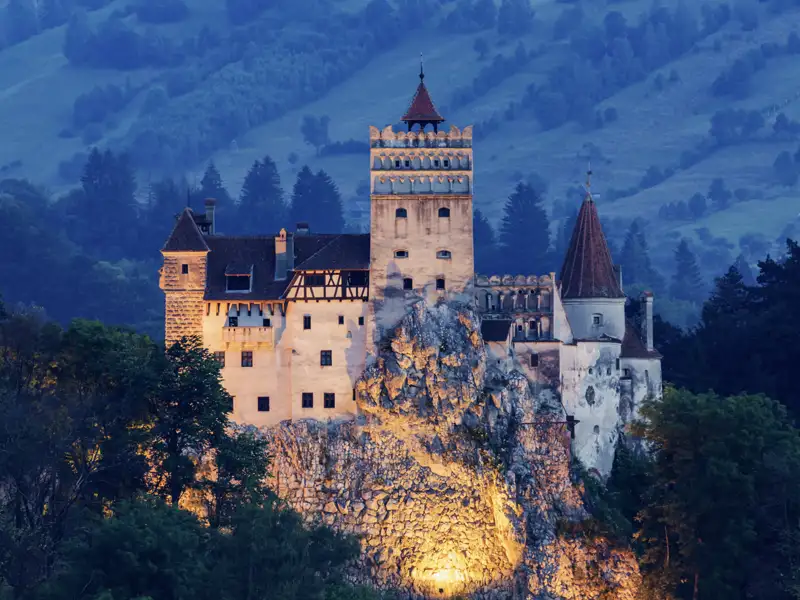 Auf dieser individuellen Rundreise durch Rumänien besuchen Sie das sagenumwobene Schloss Bran, auf dem Graf Dracula sein grausames Unwesen getrieben haben soll.