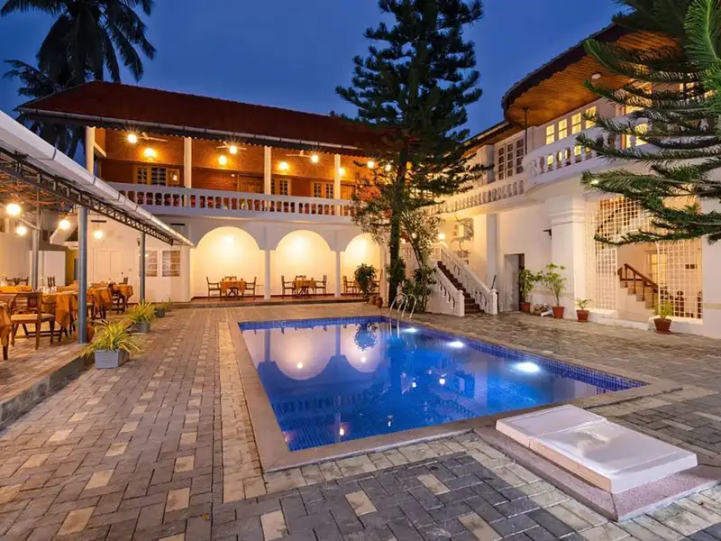 Wenn Sie auf Ihrer individuellen Rundreise durch Südindien Standard-Hotels gebucht haben, verbringen Sie in Kochi zwei Nächte im Hotel Abad Dutch Bungalow: inmitten des alten Forts gelegen und ein idealer Ausgangspunkt für Besichtigungen.