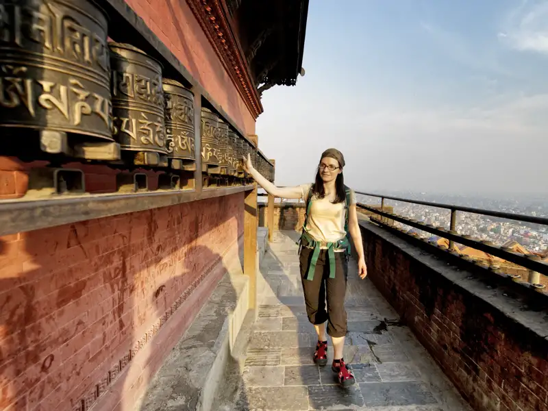 Auf Ihrer individuellen Rundreise durch Nepal können Sie bei einem Tempelbesuch auch einmal selbst die Gebetsmühlen drehen.