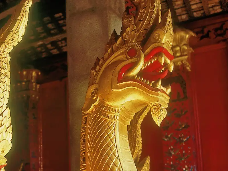 Auf Ihrer individuellen Rundreise durch Laos und Kambodscha erleben Sie im Tempel Wat Xieng Thong in Luang Prabang in Laos magische Momente.