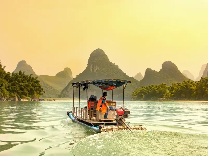 Unternehmen Sie auf auf Ihrer individuellen Marco Polo Reise durch China auf dem Li-Fluss eine romantische Bootsfahrt.