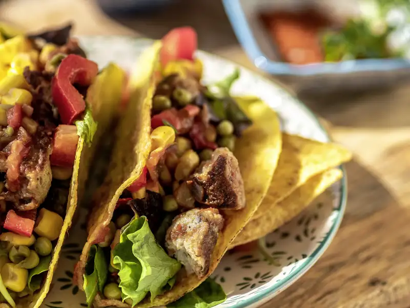Probieren Sie auf Ihrer individuellen Reise durch Mexiko die regionale Küche aus - zum Beispiel die typischen Tacos.