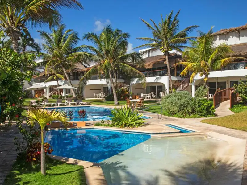 Wenn Sie auf Ihrer individuellen Rundreise durch Mexiko die Kategorie Premium-Hotels gebucht haben, dann verbringen Sie an der Riviera Maya fünf Nächte in Hotel Las Villas Akumal.