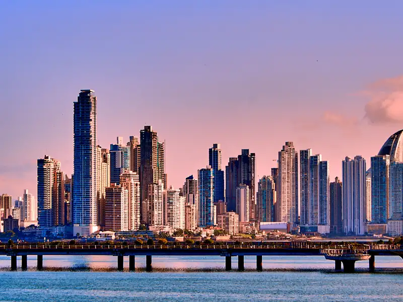 Kontrastprogramm auf Ihrer individuellen Rundreise durch Panama: Neben Naturwundern erwartet Sie in der Hauptstadt Panama-Stadt modernes Großstadtleben.