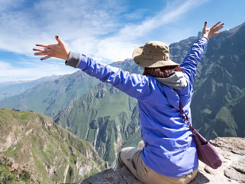 Auf Ihrer Rundreise durch Peru kommen Sie auch zum Cruz del Condor im Colca-Canyon, wo Sie die Flugshow der Kondore bewundern können.