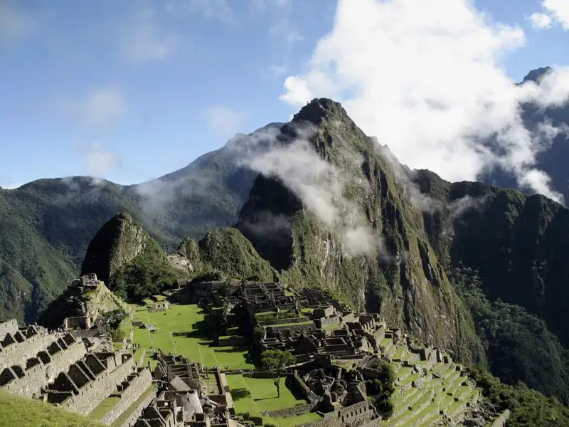 Machu Picchu: Der Höhepunkt jeder Peru-Reise darf auch auf unserer individuellen Reise natürlich nicht fehlen. Ob Sie auf Ihrem Rundgang die Geheimnisse rund um die Anlage lüften können?