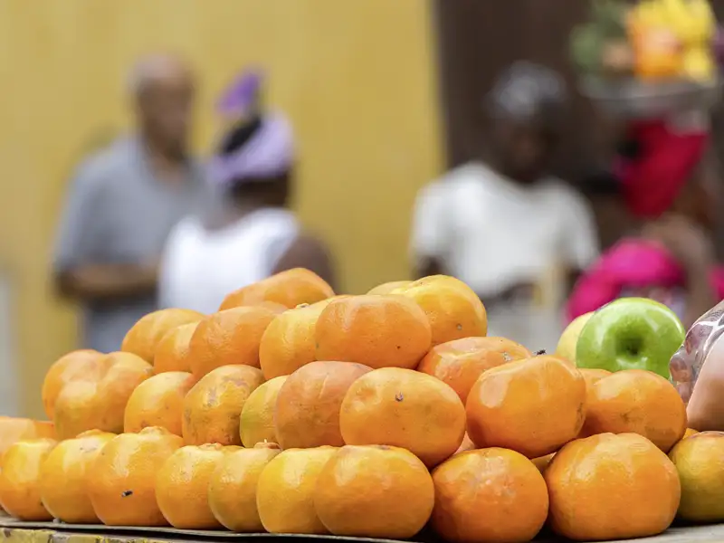 Die Lage zwischen Anden und Karibik in den Tropen schenkt Kolumbien eine Fülle von exotischen Früchten: Auf Ihrer individuellen Rundreise probieren Sie sie auf den Märkten!