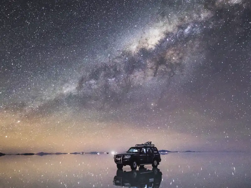 Genießen Sie auf Ihrer individuellen Rundreise die besondere Atmosphäre auf dem Uyuni-Salzsee in Bolivien.