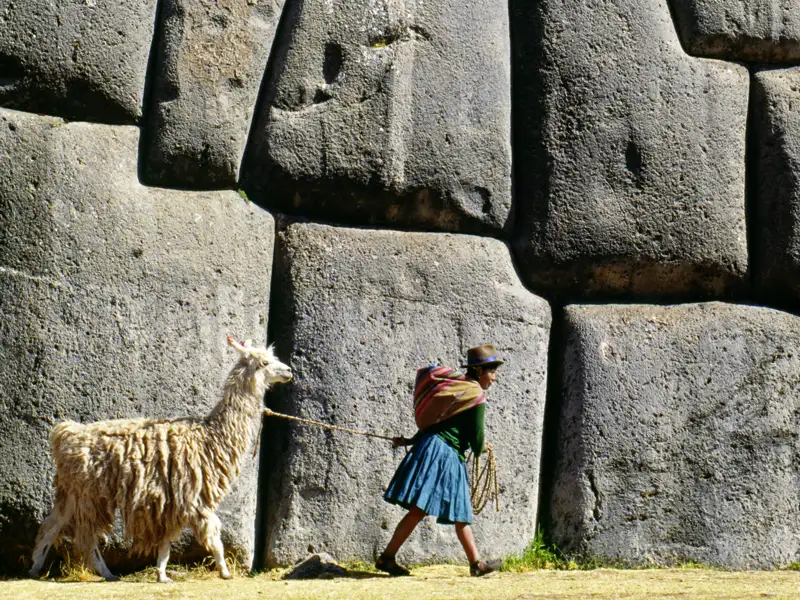 Auf Ihrer individuellen Rundreise durch Chile, Bolivien und Peru besuchen Sie auch die berühmten Inkastätten bei Cusco, wie z.B. die Ruinen von Sacsayhuaman.