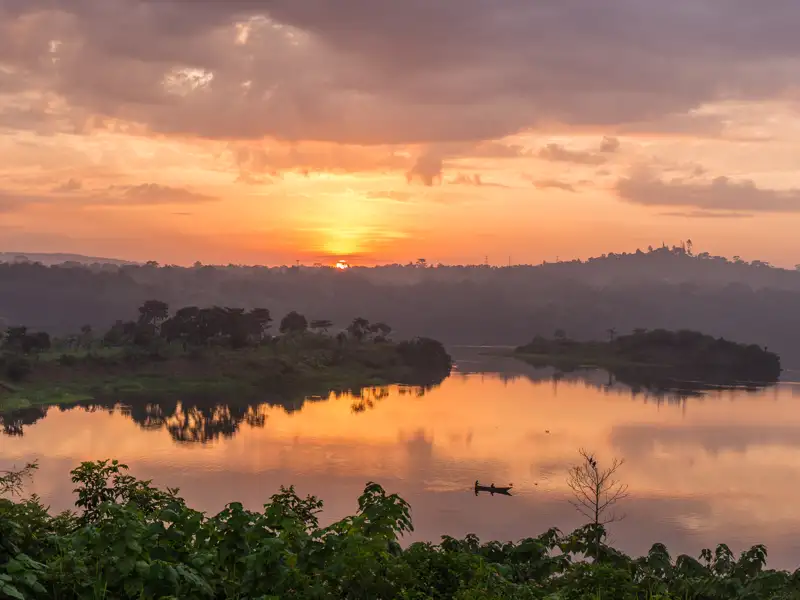 Auf der individuellen Rundreise in Uganda erleben Sie bei einmaligen Sonnenuntergängen prächtige Farbenspiele.