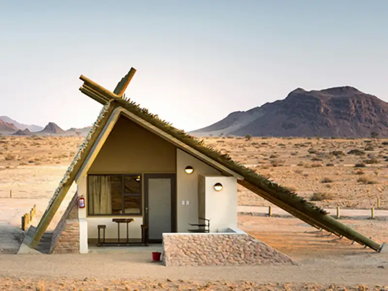 Wenn Sie diese Privatreise durch Namibia in der Hotelkategorie Standard buchen, übernachten Sie in der Namibwüste im Desert Quiver Camp.
