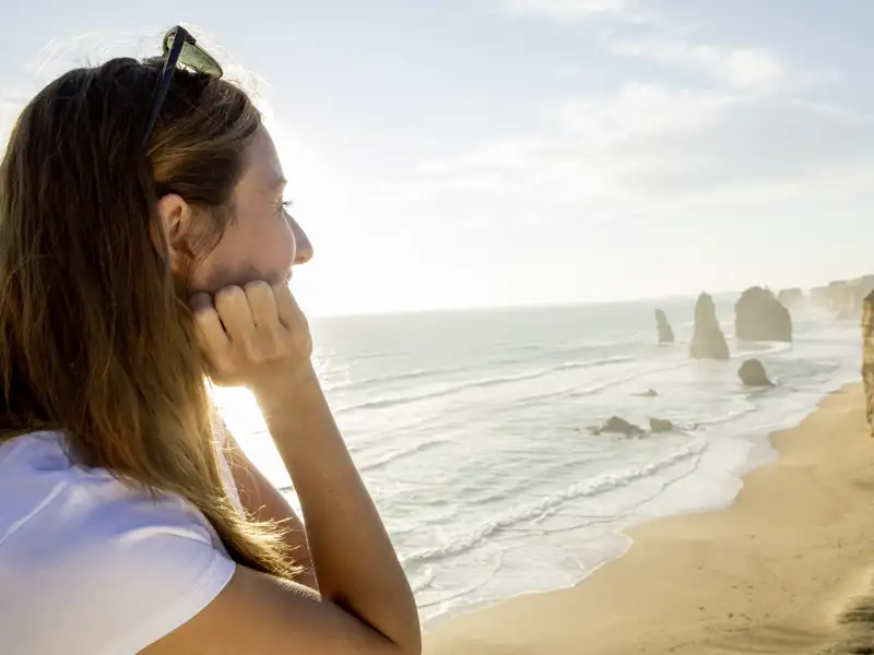 Ihre individuelle Rundreise führt Sie auf der Great Ocean Road an der Südküste von Australien entlang an der Felsformation der Twelve Apostles vorbei.