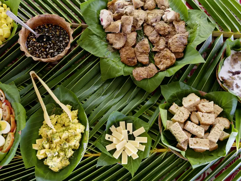Probieren Sie auf Ihrer individuellen Rundreise in der Südsee die leckeren Gerichte der polynesischen Küche! Auf Wunsch können wir Ihnen einen Kochkurs organisieren.