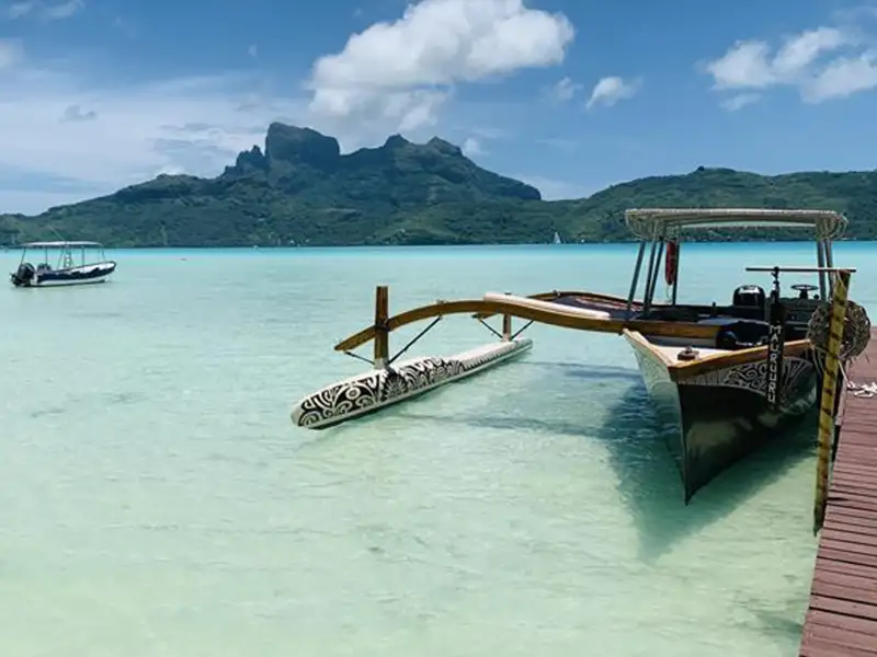 Auf Bora Bora, einer Station Ihrer individuellen Rundreise in der Südsee, unternehmen Sie in der wunderschönen Lagune vor der Kulisse des Mount Otemanu eine spannende Bootstour.