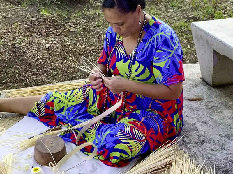 In Polynesien hat die Flechtkunst Tradition. Vielleicht lockt Sie auf Ihrer individuellen Südsee-Rundreise der Besuch in einem Kulturzentrum und die Teilnahme an einem Workshop.