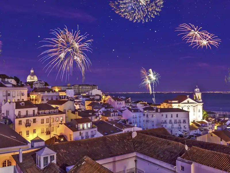 Bei der Reise begrüßen wir mit einem farbenfrohen Feuerwerk über Lissabon das neue Jahr.