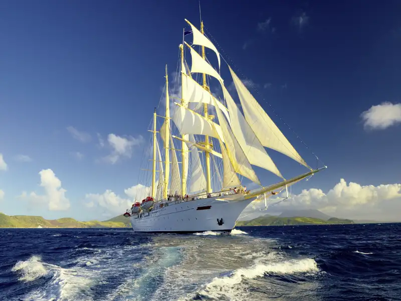 Erleben Sie auf dieser Reise die karibische Inselwelt auf ganz be-sondere Art: An Bord des majestätischen Großseglers Star Flyer kreuzen wir eine Woche lang durch die Kleinen Antillen.