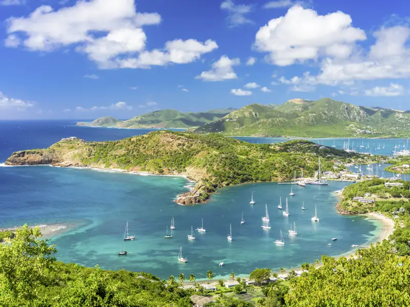 Ein atemberaubender Panoramblick, der Sie auf Ihrer Reise erwartet - mit karibischen Traumstränden und Buchten