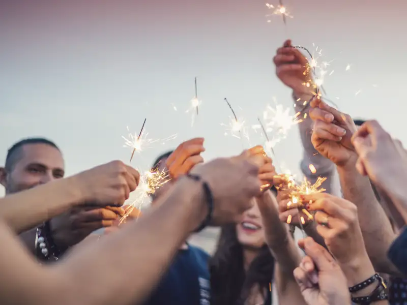 Auf unserer Reise treffen wir uns am Silvesterabend zum Dinner in einem guten Restaurant und begrüßen um Mitternacht das neue Jahr.