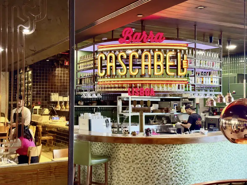 Ein Besuch einer modernen Bar darf auf Ihrer Städtereise mit Marco Polo nach Lissabon nicht fehlen.