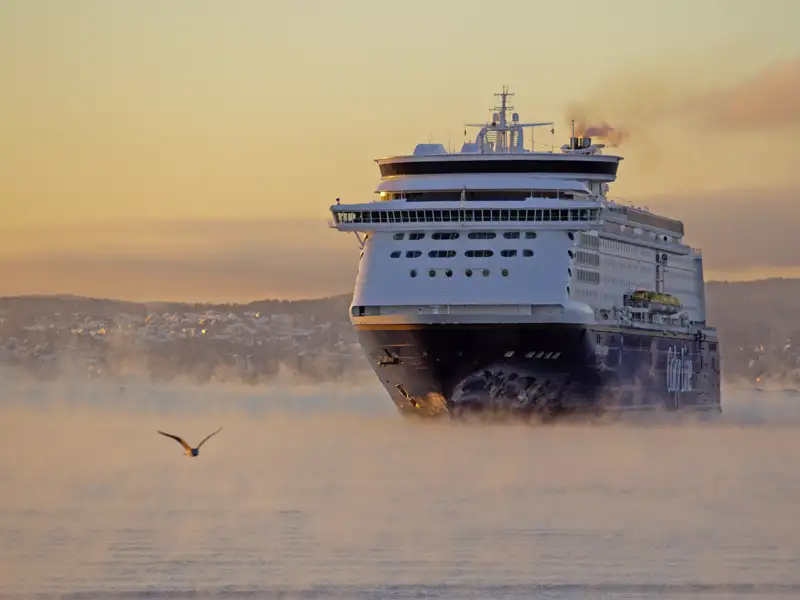 Auf Ihrer Reise nach Lillehammer in Norwegen nutzen wir die Fähre von Color Line, um von Kiel nach Oslo zu gelangen - von dort aus geht es auf dem Landweg weiter nach Lillehammer.