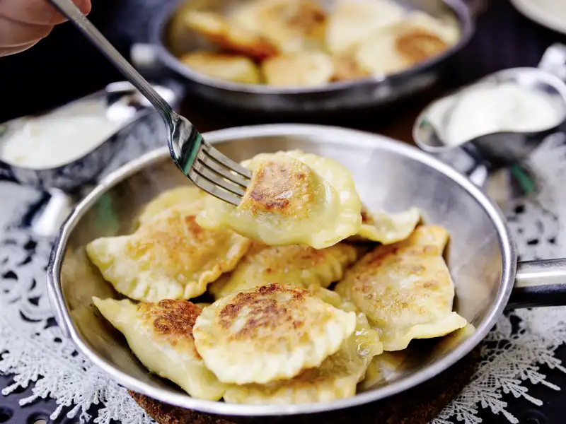 Bei Ihrer Top-Preis-Reise entdecken wir nicht nur die schönsten Ecken der Stadt, sondern genießen auch die polnische Küche.