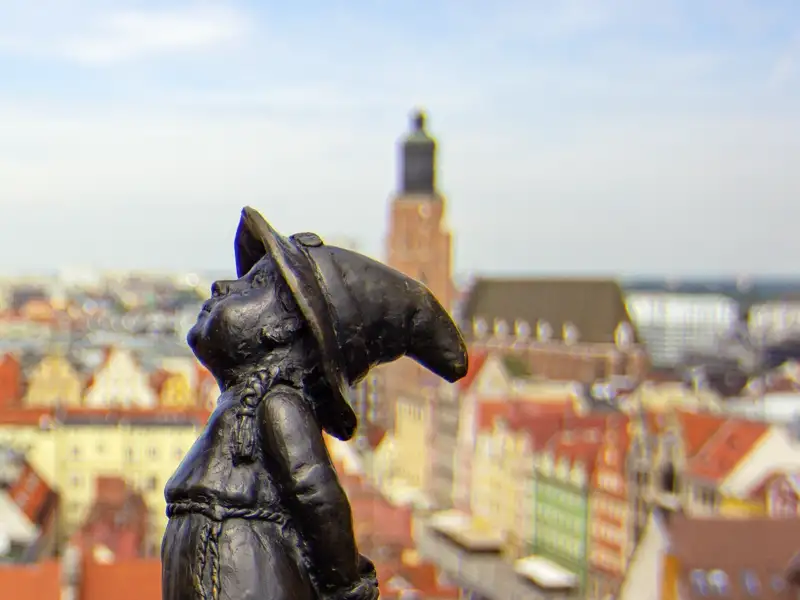 Auf unserer Top-Preis-Reise nach Breslau (Wroclaw) lernen wir auch den ein oder anderen bronzenen Zwerg kennen.