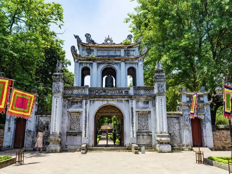 Auf Ihrer Reise besuchen Sie den Literaturtempel in Hanoi.
