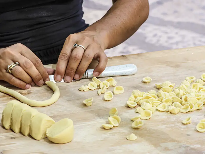 Zubereitung von frischer Orecchiette
