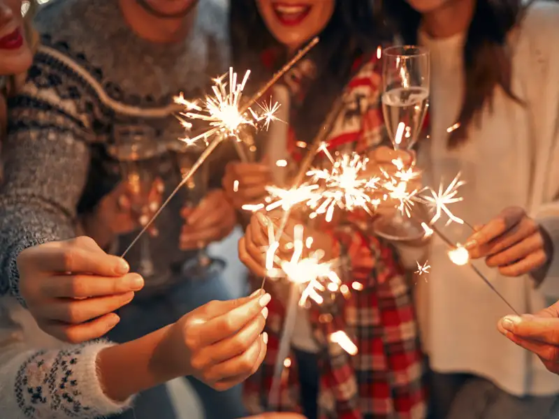 Zusammen feiern wir in Warschau, Polens Hauptstadt, in das neue Jahr hinein!