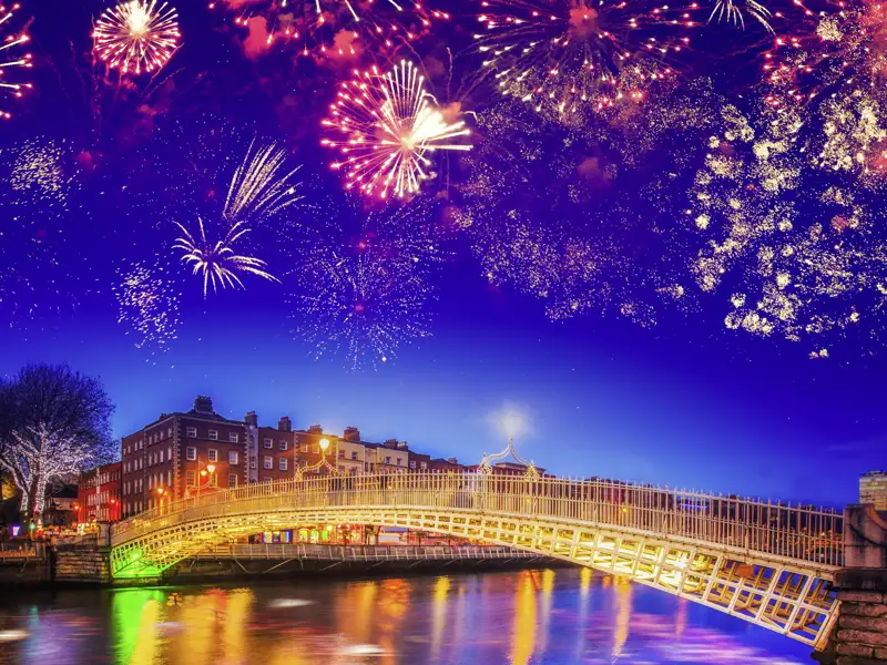 Auf dieser Silvesterreise nach Dublin erleben junge Reisende in der Gruppe einen spannenden Jahreswechsel.