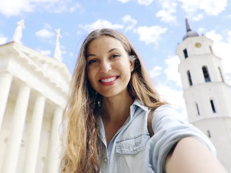 Auf Ihrer Rundreise durch das Baltikum besuchen Sie Vilnius, die Hauptstadt Litauens und erkunden gemeinsam mit Ihrer Reiseleitung die Altstadt.