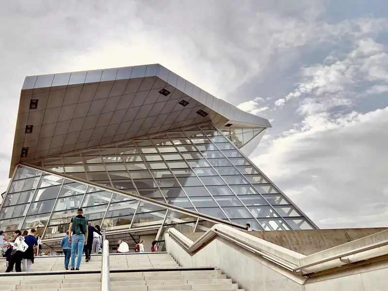 Am Silvestervormittag statten wir auch dem Musée des Confluences am Ufer von Saone und Rhone in Lyon einen Besuch ab