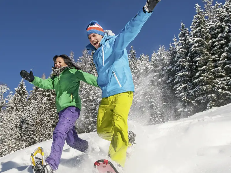 An Neujahr fahren wir hinaus in die Winterlandschaften der Französischen Alpen und unternehmen gemeinsam in der Gruppe von 20- bis 35-Jährigen eine Schneeschuhwanderung