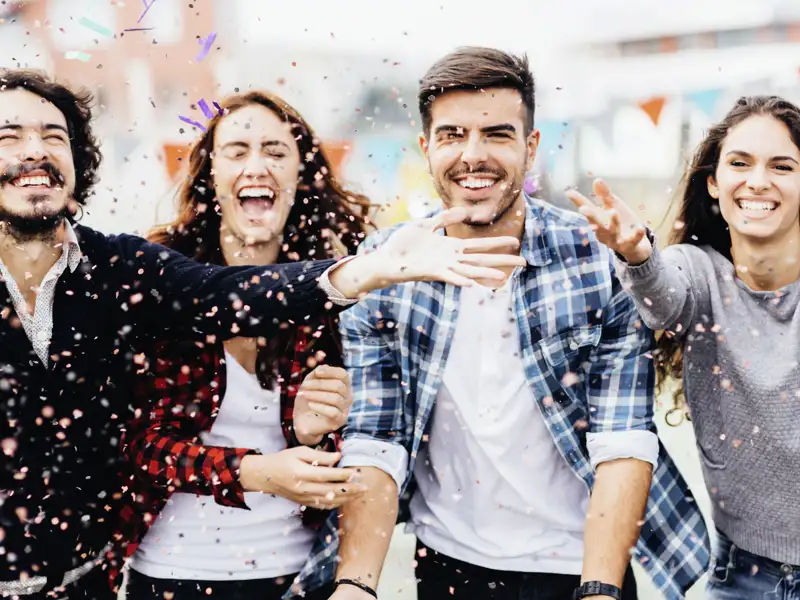 Auf unserer Silvesterreise starten wir zusammen mit anderen YOUNG LINERN ins neue Jahr.