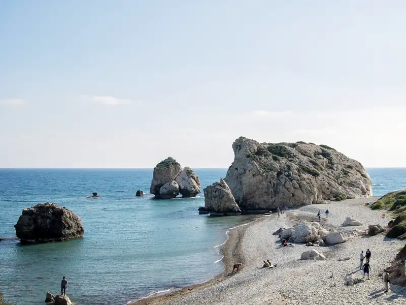Um den Felsen der Aphrodite drehen sich viele Mythen, von denen unsere Reiseleitung während der Rundreise in Zypern einige erzählen wird.