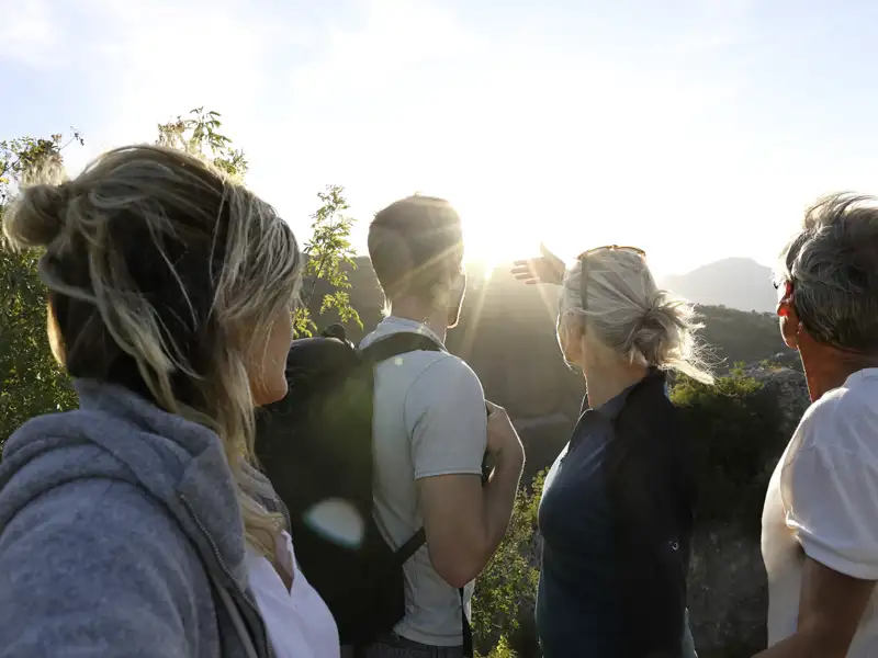 Begleiten Sie Ihre Reiseleitung auf eine Wanderung ins Troodosgebirge und staunen Sie über die Landschaft.