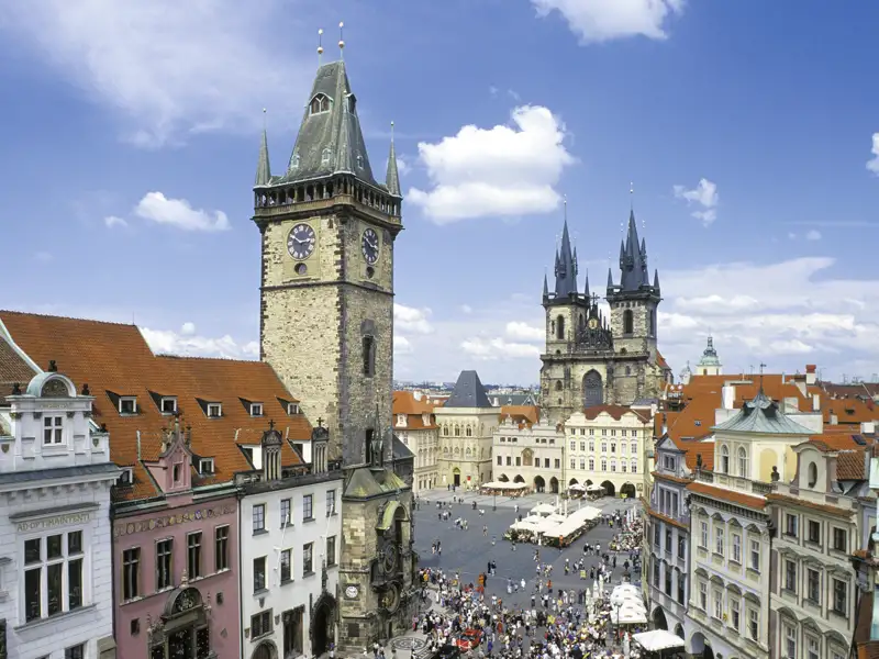 Sie erleben bei Ihrer Reise nach Prag den Altstädter Ring mit dem ältesten und bedeutenste Platz in Prag. Vielleicht haben Sie Gelegenheit in eines der Cafés einen Blick zu werfen.