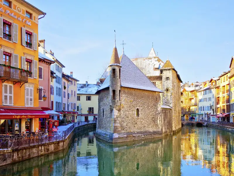 Zum Abschluss unserer Silvesterreise bummeln wir durch die winterlichen Gassen von Annecy