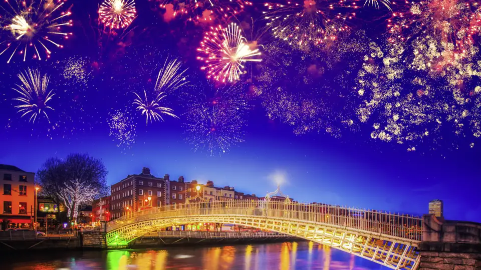 Auf dieser Silvesterreise nach Dublin erleben junge Reisende in der Gruppe einen spannenden Jahreswechsel.